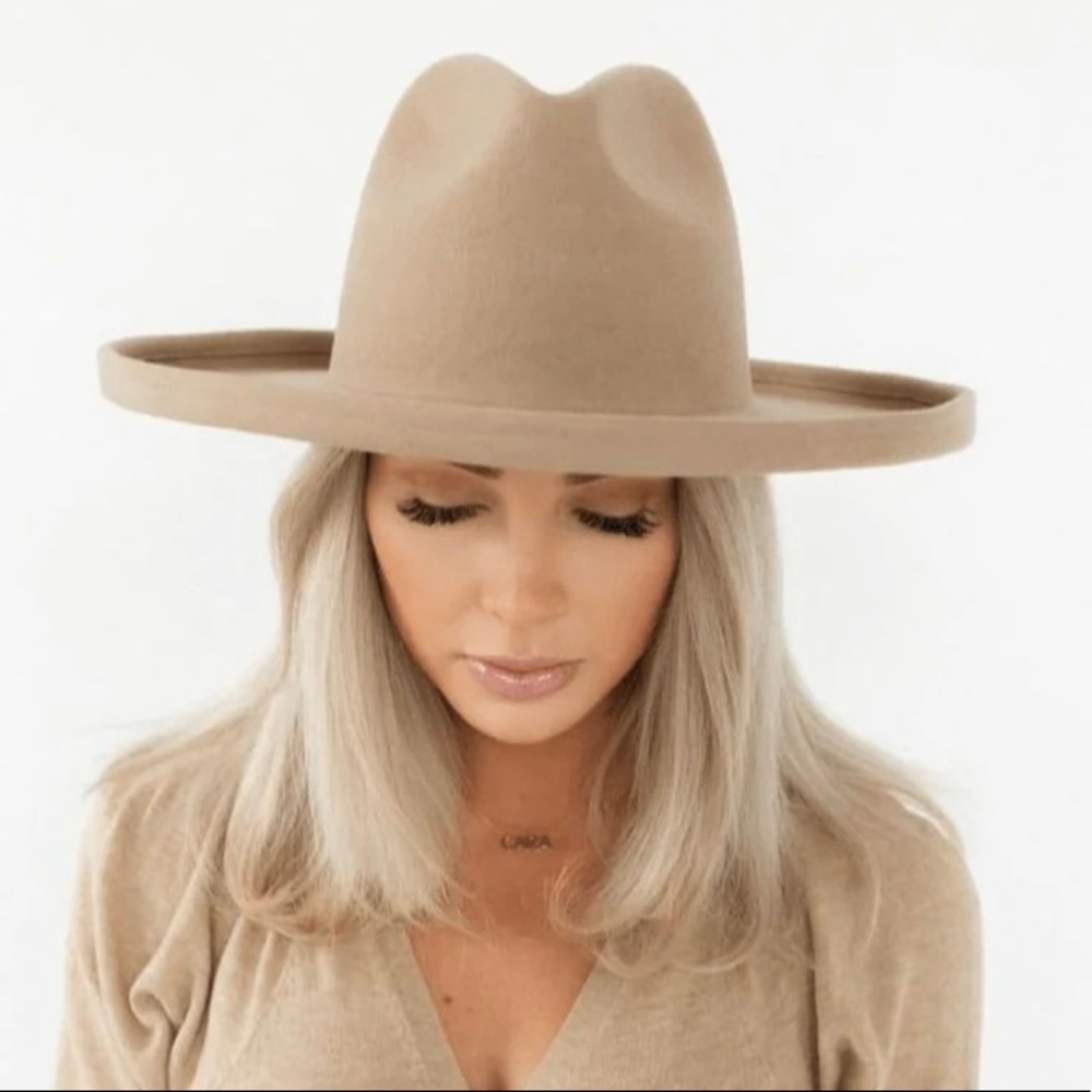 GIGI PIP X CARA LOREN PENCIL BRIM HAT - TAN
Size M/L 59